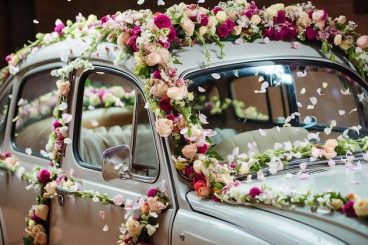 decor-wedding-car-with-flowers_926199-2498052